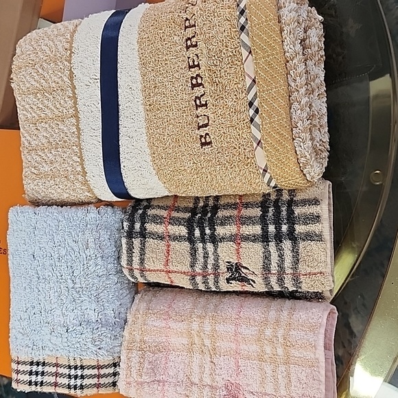 Burberry London Hand towel and Face towel sets - Picture 1 of 5